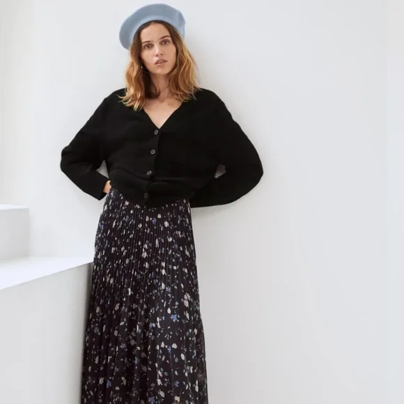 Aritzia cashmere cardigan - Picture 5 of 7